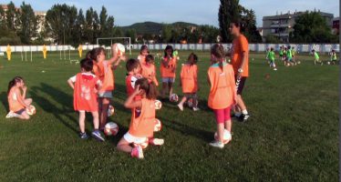 Prvi fudbalski korak knjaževačkih predškolaca (VIDEO)