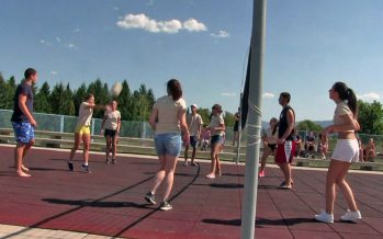 Revijalni turnir u odbojci za devojčice na babušničkom bazenu (VIDEO)