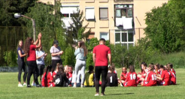 Mlade fudbalerke Radničkog nadrigrale Mašinac za prvo mesto na tabeli (VIDEO)